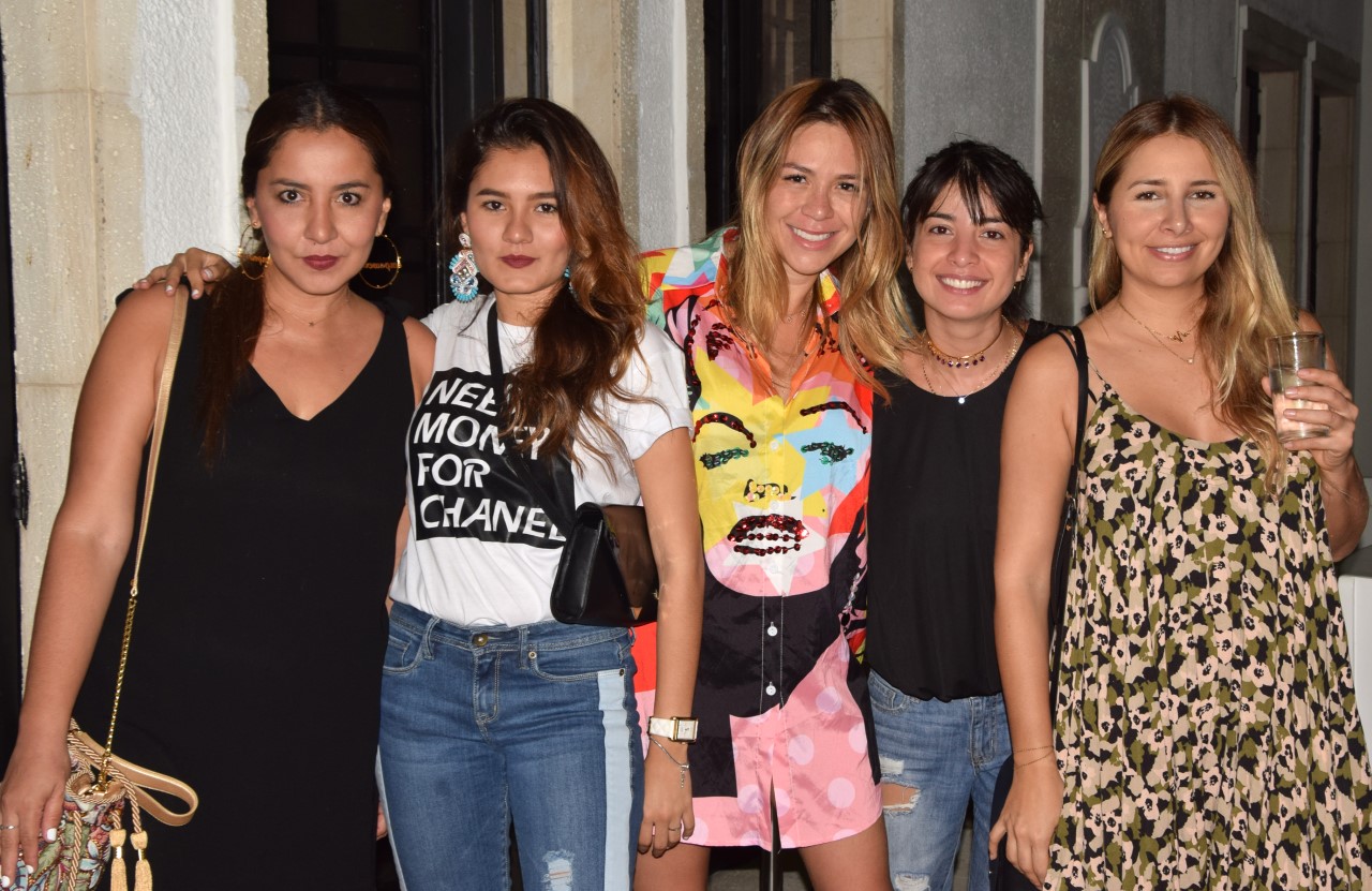 Diana Sandoval, Valentina Sandoval, Yui Barrios, Luisa Salinas y Camila Fierro.